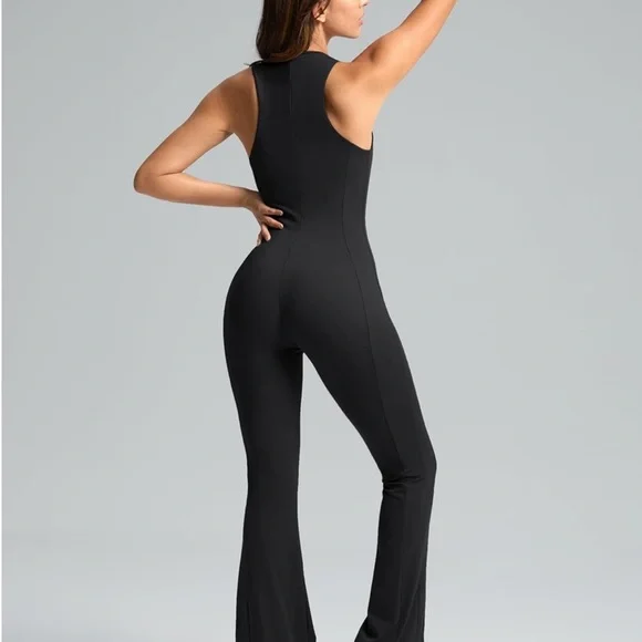 Chic Black Women's Jumpsuit - Picture 2 of 10